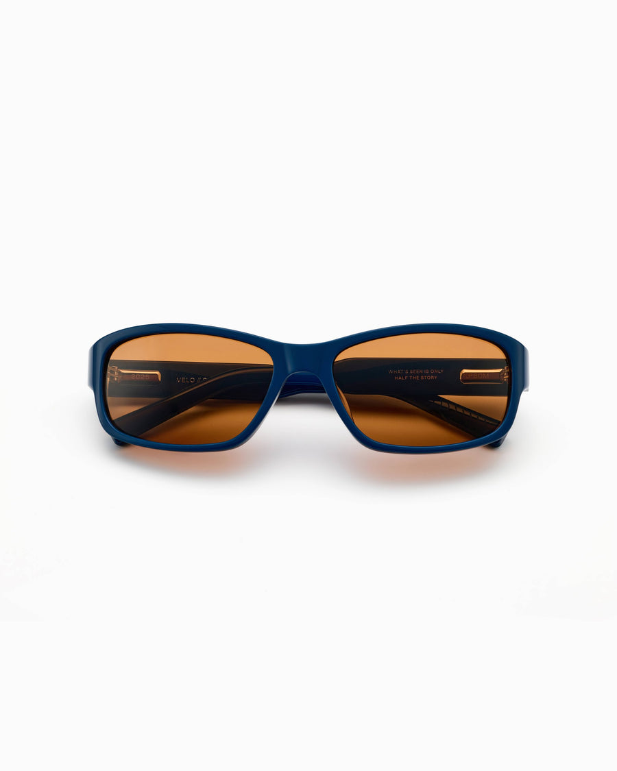 Velo cobalt wraparound sunglasses with green lens – Unscene