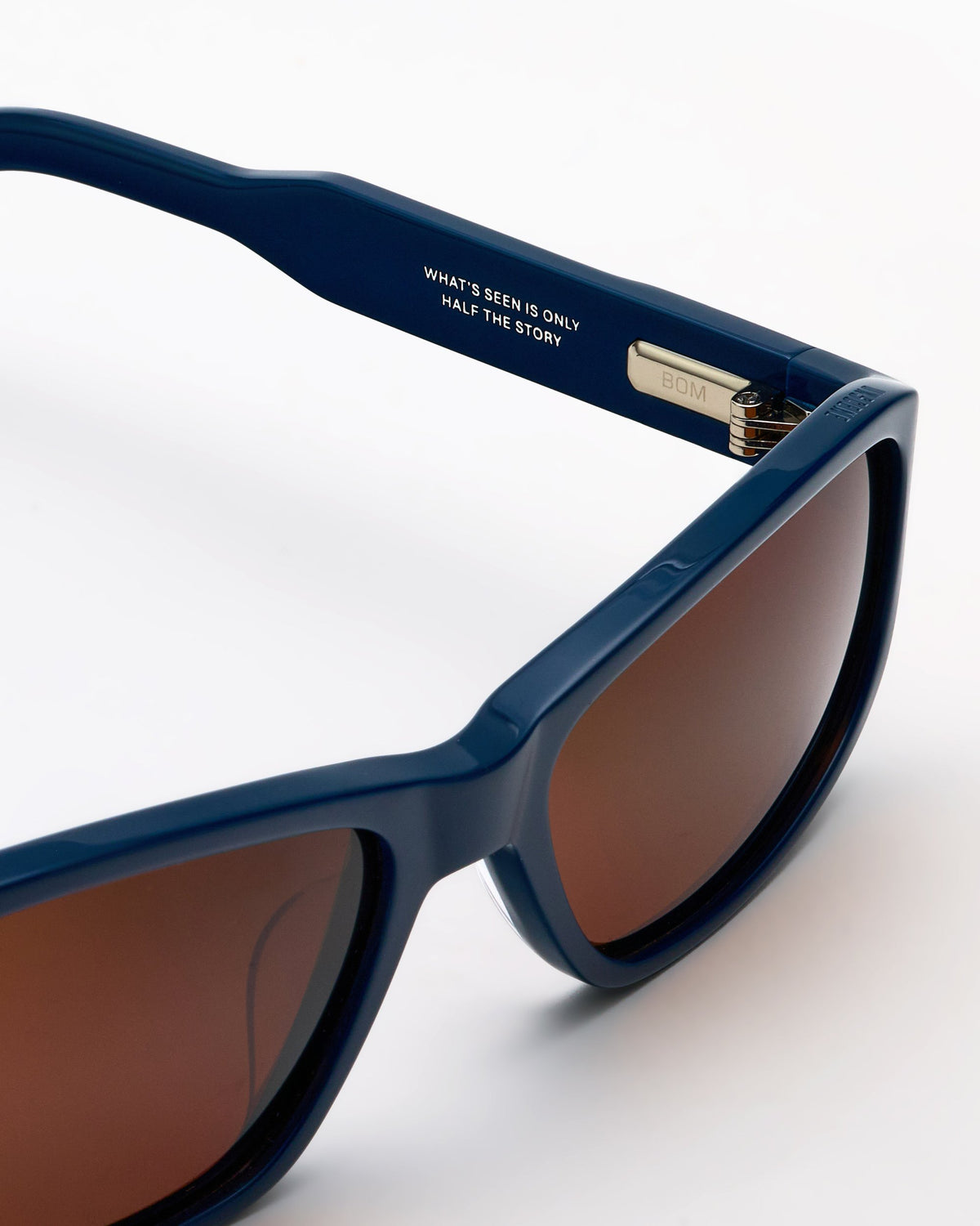 Velo cobalt wraparound sunglasses with green lens – Unscene