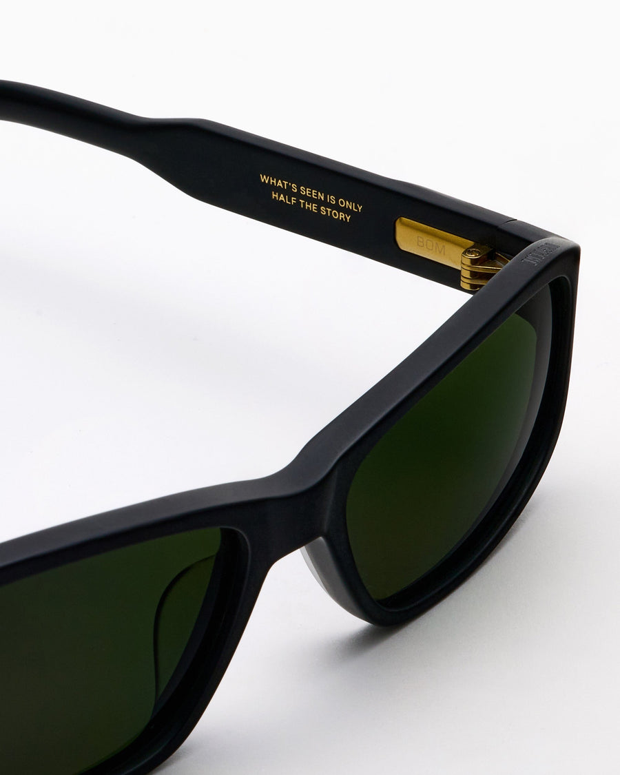 Velo matte black wraparound sunglasses with green lens – Unscene
