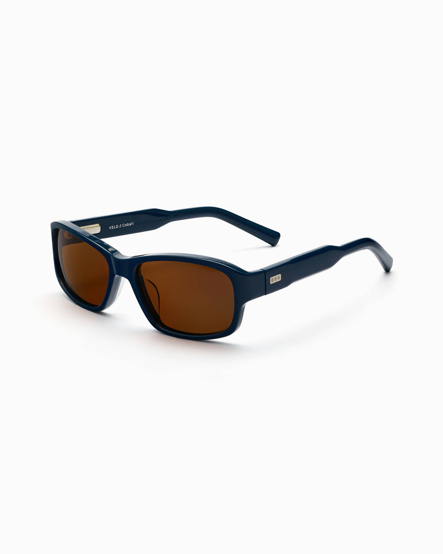 Velo cobalt wraparound sunglasses with green lens – Unscene